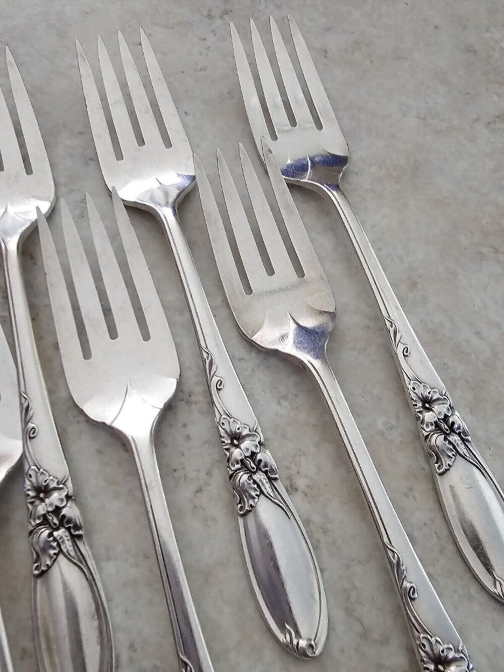 7 Oneida Silverplate White Orchid Salad Fork 6.75" delicate floral 1953 - Picture 2 of 14